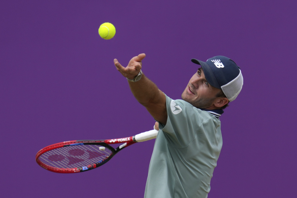 在中场配置 在中场配置