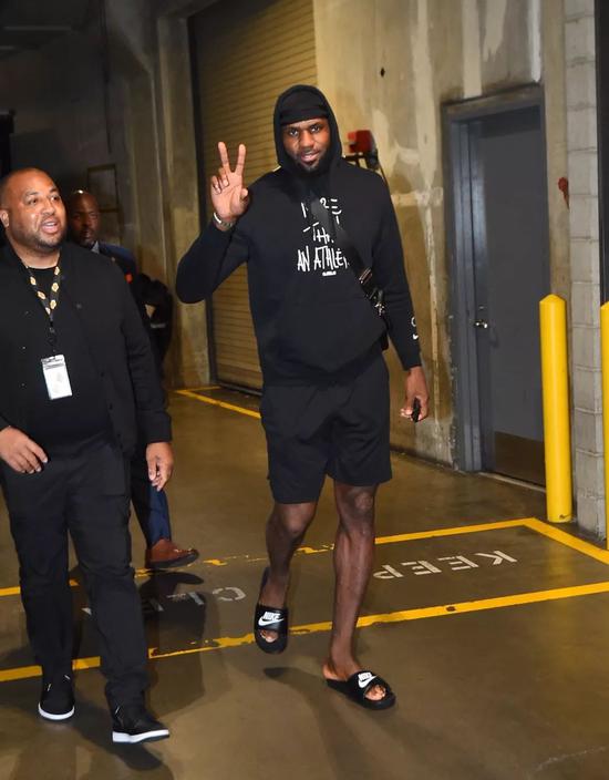 中拉开纵深 中拉开纵深